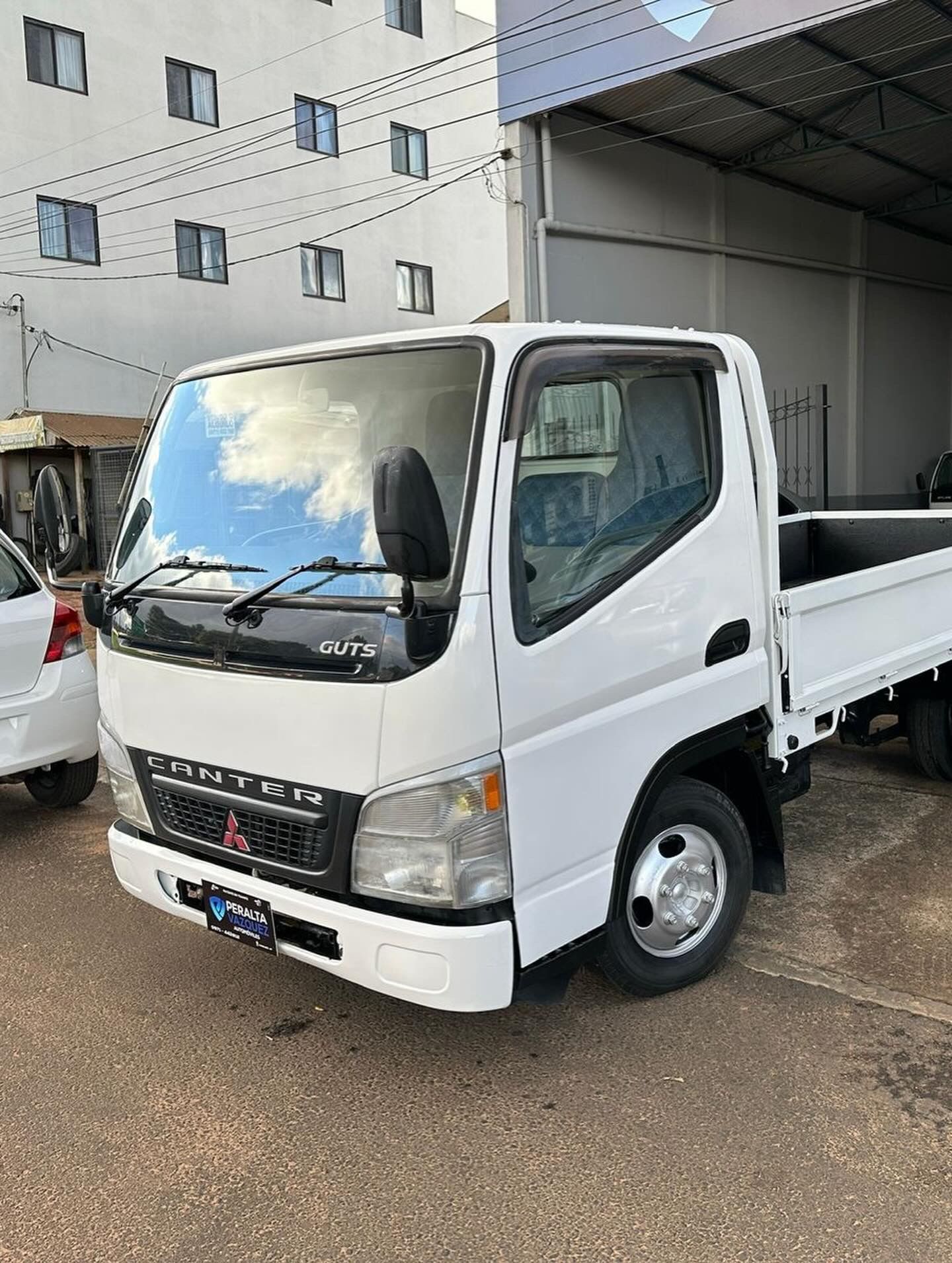 Mitsubishi Canter 2004 - Imagen 2